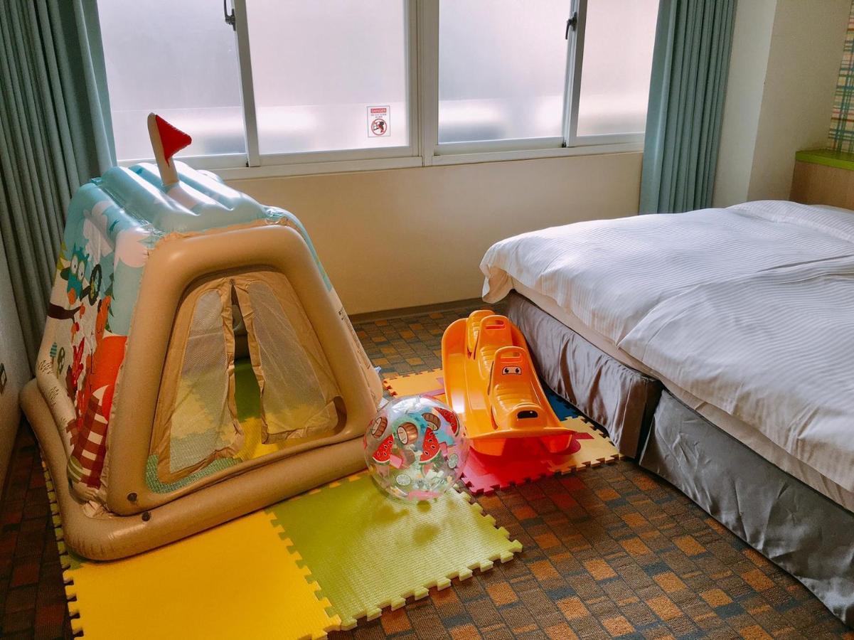Click Hotel - Ximending Branch Тайпей Екстериор снимка