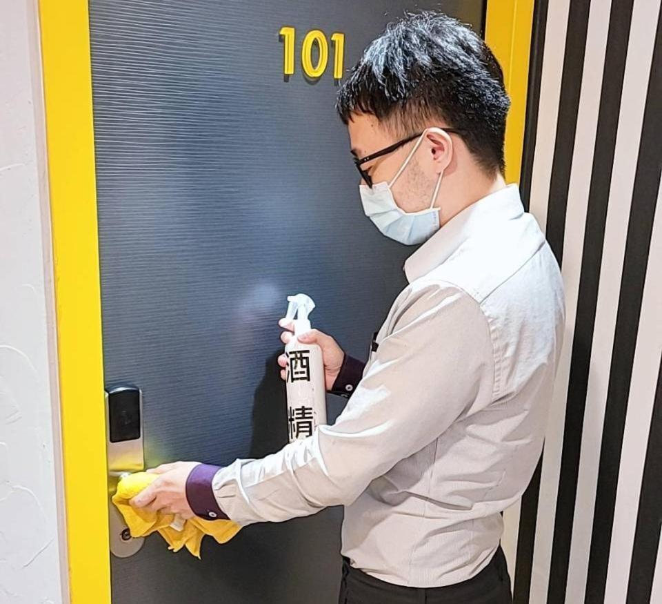 Click Hotel - Ximending Branch Тайпей Екстериор снимка