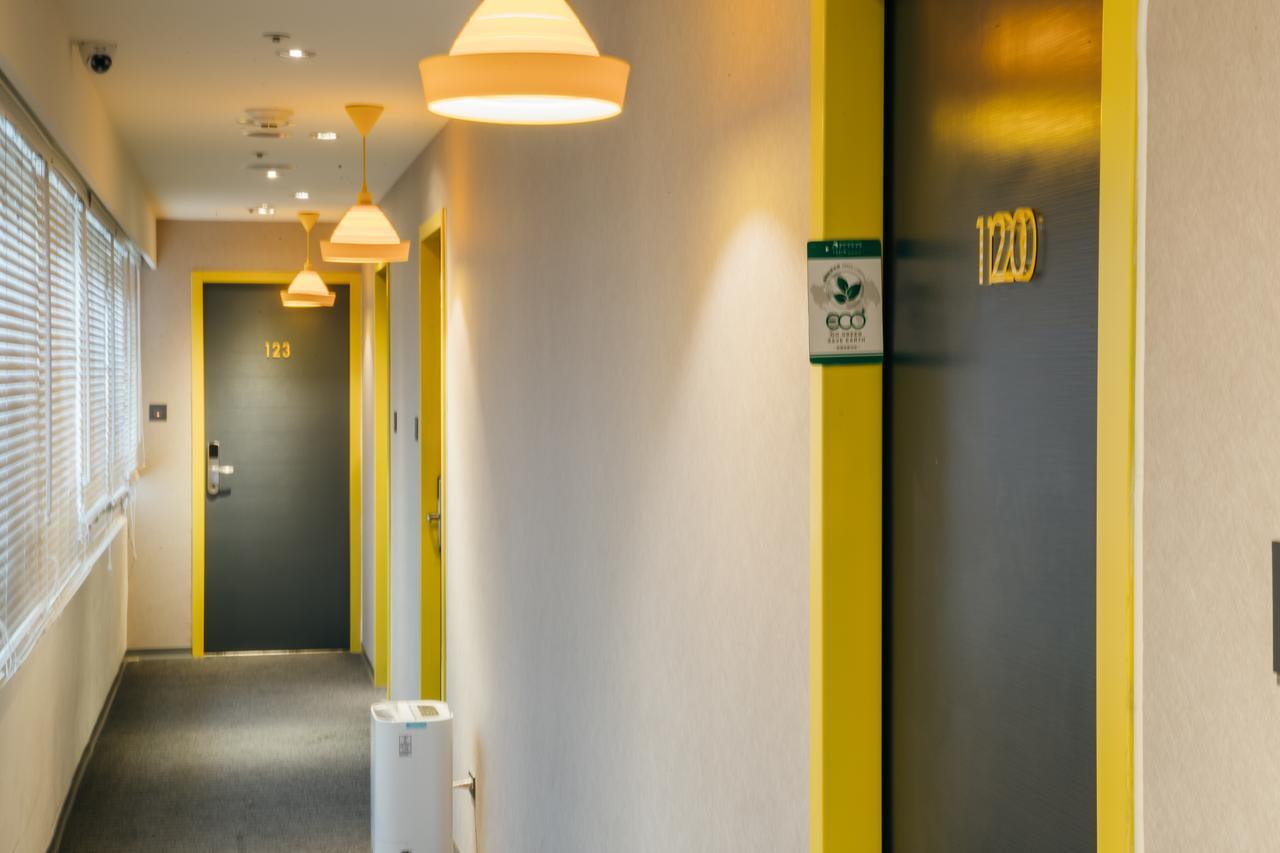 Click Hotel - Ximending Branch Тайпей Екстериор снимка